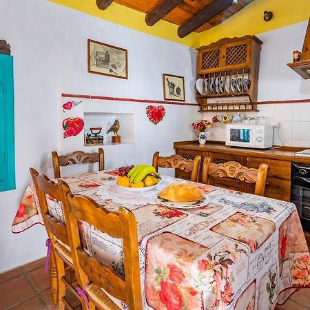 פריחיליאנה Casa Rosa, Con Encanto Y Piscina Climatizada מראה חיצוני תמונה