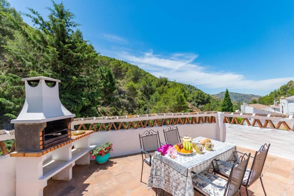 פריחיליאנה Casa Rosa, Con Encanto Y Piscina Climatizada מראה חיצוני תמונה