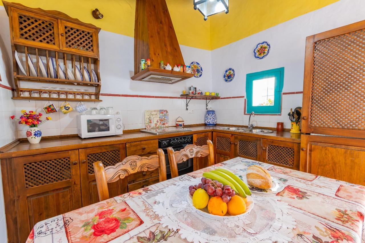 פריחיליאנה Casa Rosa, Con Encanto Y Piscina Climatizada מראה חיצוני תמונה