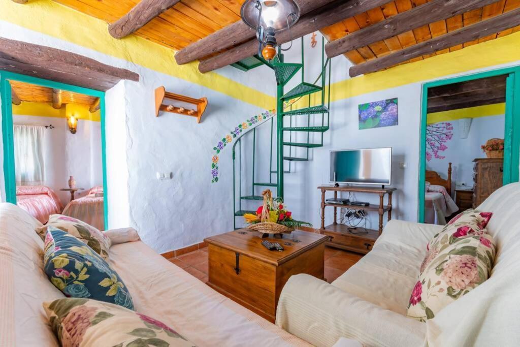 פריחיליאנה Casa Rosa, Con Encanto Y Piscina Climatizada מראה חיצוני תמונה