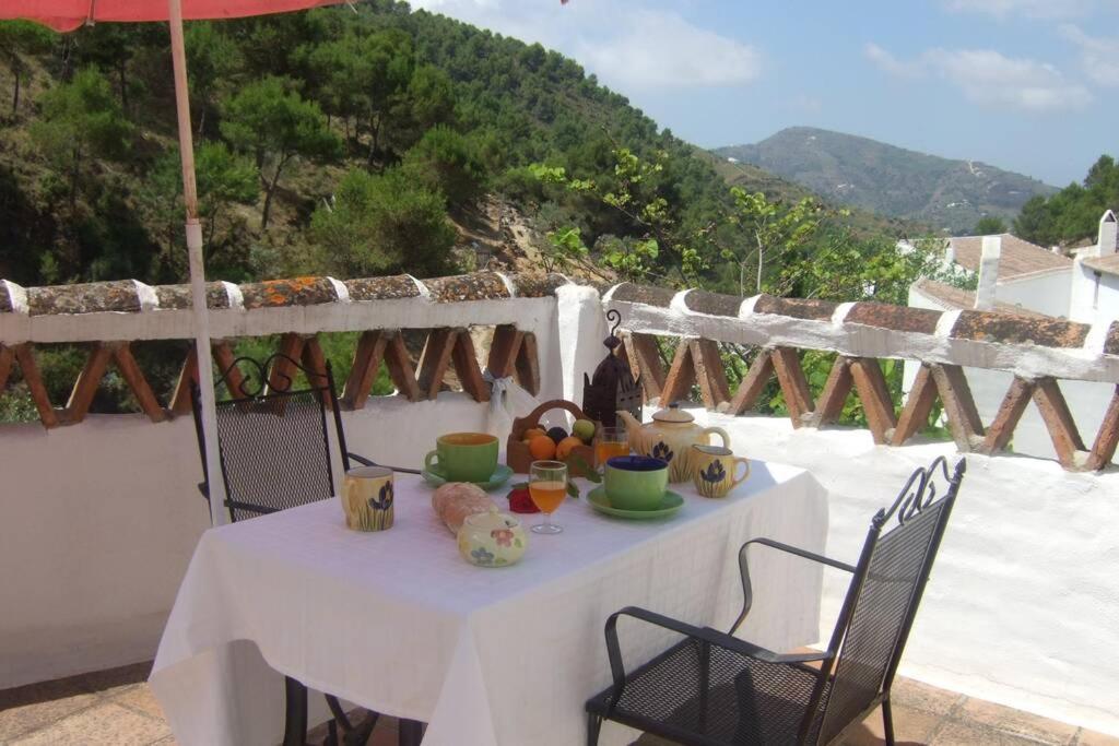 פריחיליאנה Casa Rosa, Con Encanto Y Piscina Climatizada מראה חיצוני תמונה
