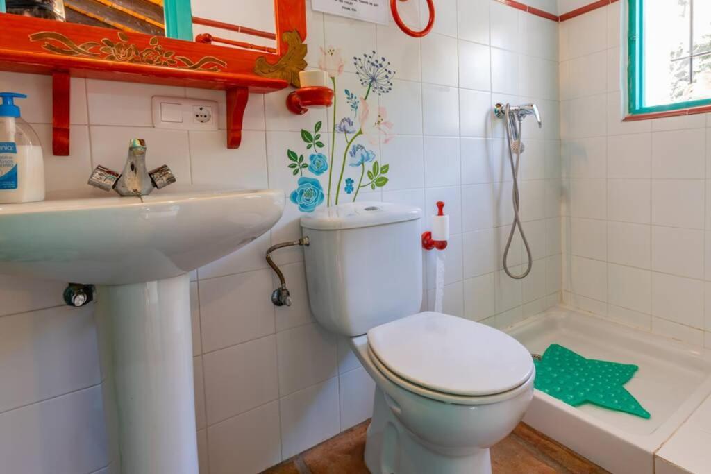 פריחיליאנה Casa Rosa, Con Encanto Y Piscina Climatizada מראה חיצוני תמונה