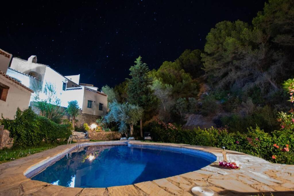 פריחיליאנה Casa Rosa, Con Encanto Y Piscina Climatizada מראה חיצוני תמונה