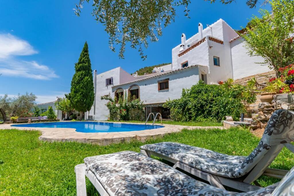 פריחיליאנה Casa Rosa, Con Encanto Y Piscina Climatizada מראה חיצוני תמונה