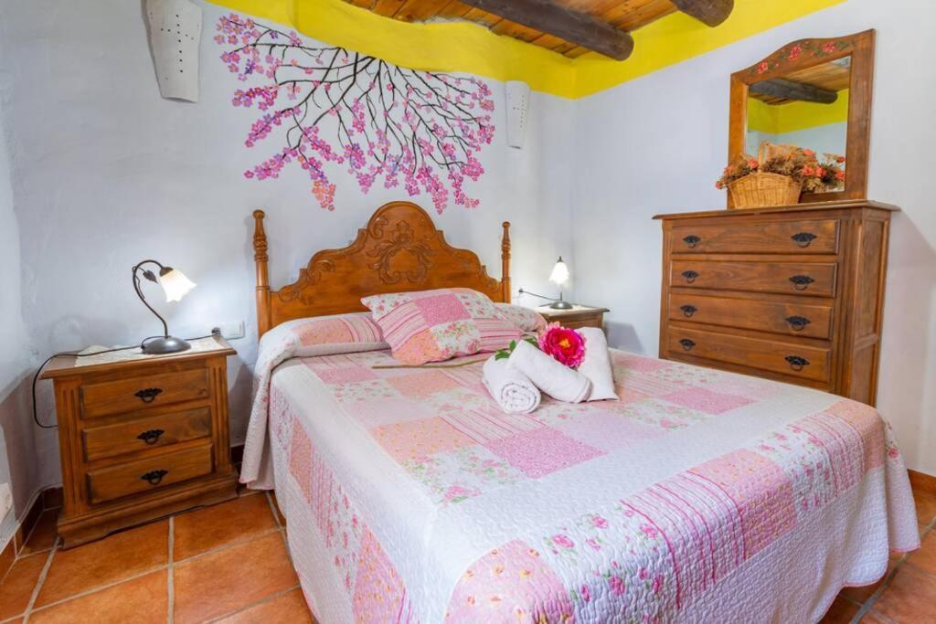 פריחיליאנה Casa Rosa, Con Encanto Y Piscina Climatizada מראה חיצוני תמונה